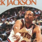 Η συλλεκτική κάρτα NBA Hoops 1990-91 του Μαρκ Τζάκσον με τους αδελφούς Μενέντεζ στο βάθος.